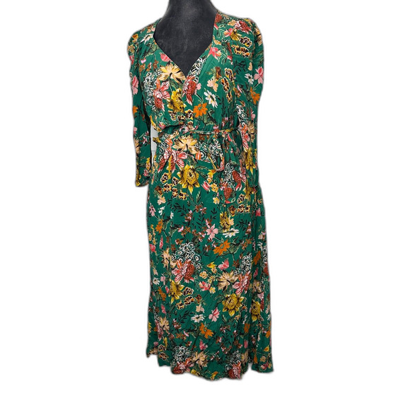 Amour Vert 100% Silk Green Floral Wrap Midi Dress Size M Made in USA Boho Chic - Picture 1 of 11